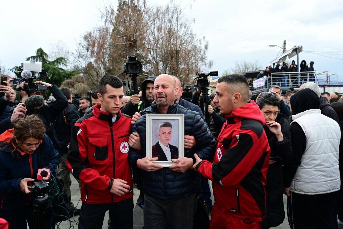 Macedonia de Nord, în prag de război civil, după ce 59 de tineri au ars de vii într-un club! „Înmormântăm copiii, apoi dați foc orașului!” – furia oamenilor a ajuns la apogeu!