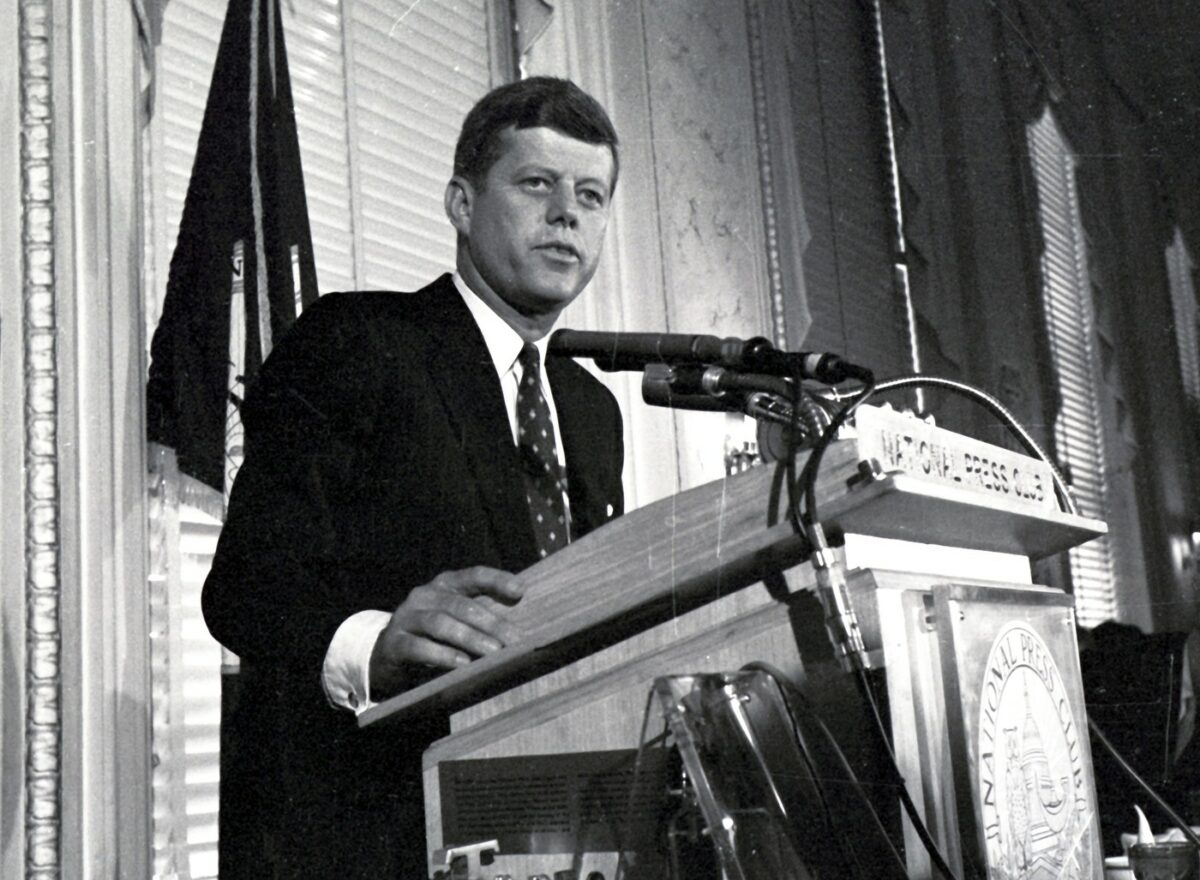 Declasificarea asasinării președintelui J. F. Kennedy. Peste 2.100 de noi documente sunt publice acum