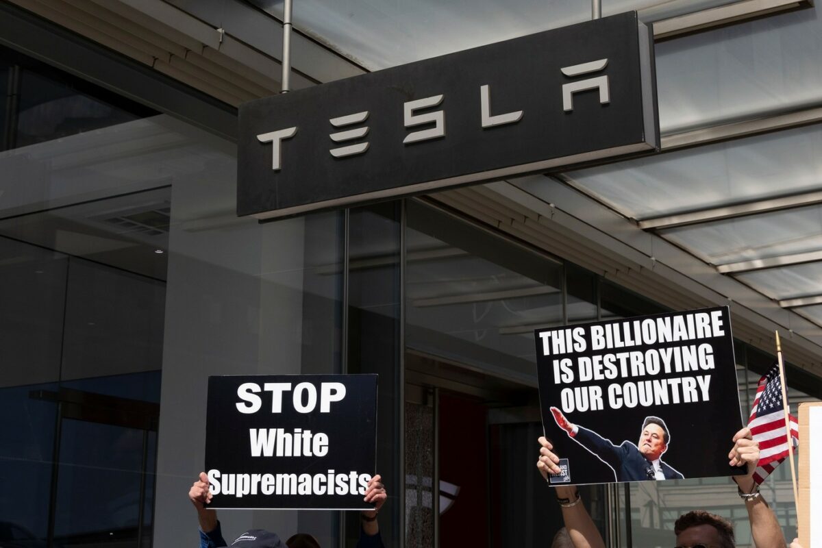Furioși pe Elon Musk, americanii nu mai cumpără mașini Tesla. Rezultate dezastruoase pentru celebra marcă