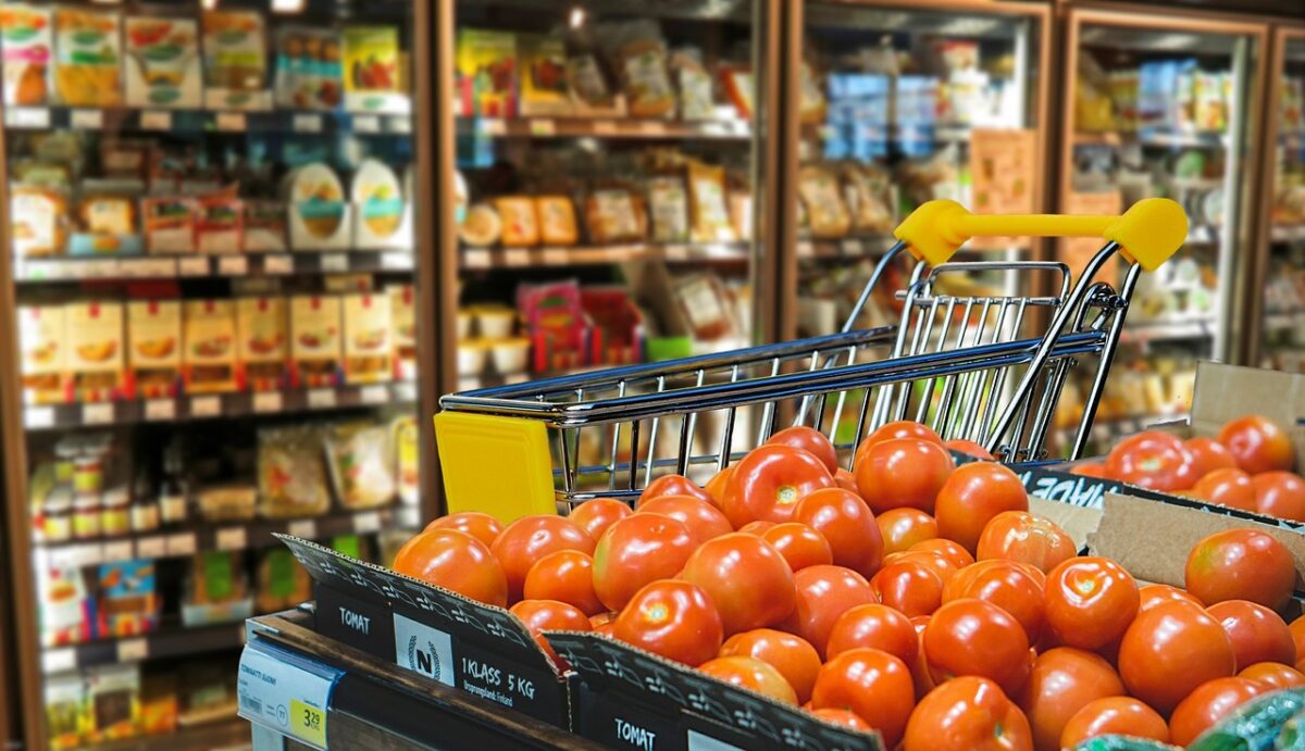 Supermarketul care a impus o taxă de 12 euro pentru a intra în el. Cine a luat această decizie aberantă