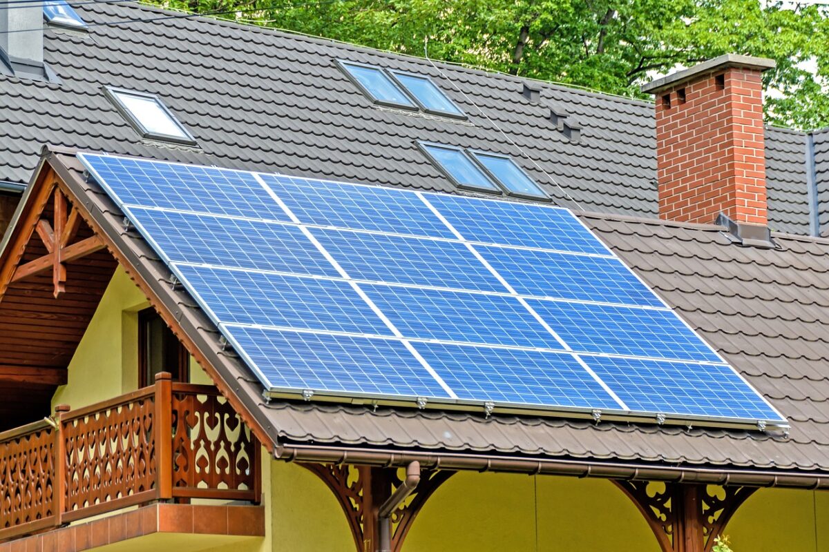 Dosar panouri fotovoltaice 2025. Ce acte trebuie să depui pentru a beneficia de subvenții, până la 31 martie