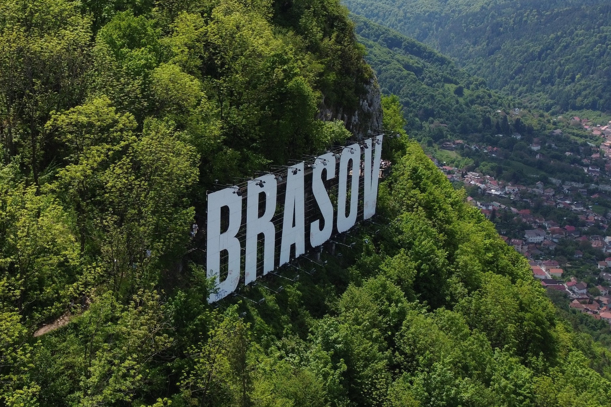 Taxă pentru turiștii care vizitează Brașovul! Cât vor trebui să scoată din buzunar cei care își petrec vacanța la munte