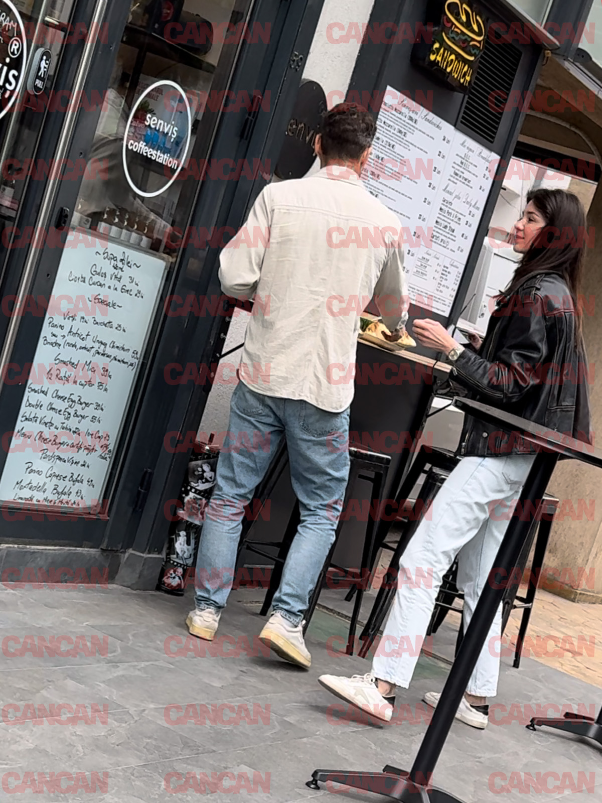 Vremea nu a ținut cu ei, așa că au fost nevoiți să se întoarcă în local