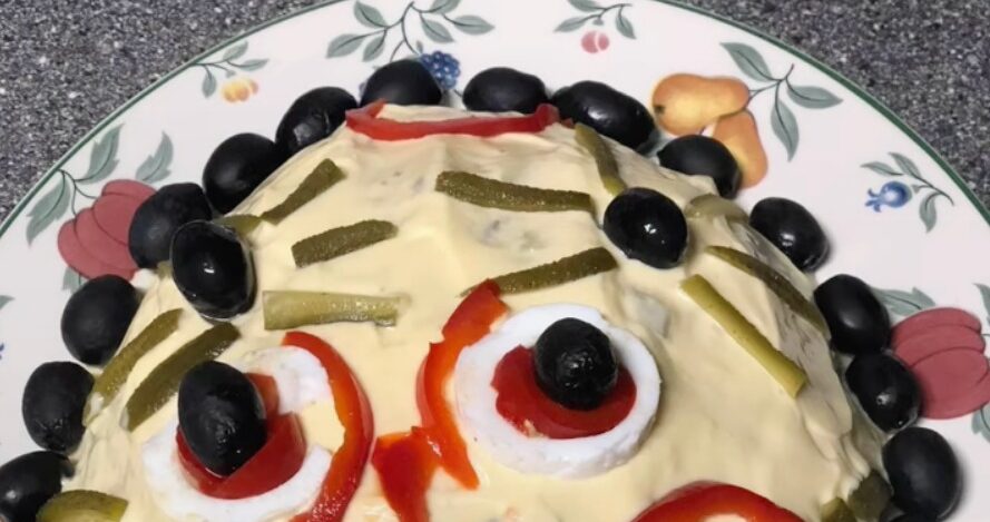 Ce a putut să pună o tânără pe salata boeuf, de Paşte? Au râs cu lacrimi când au văzut mesajul! ”De pus la priză”