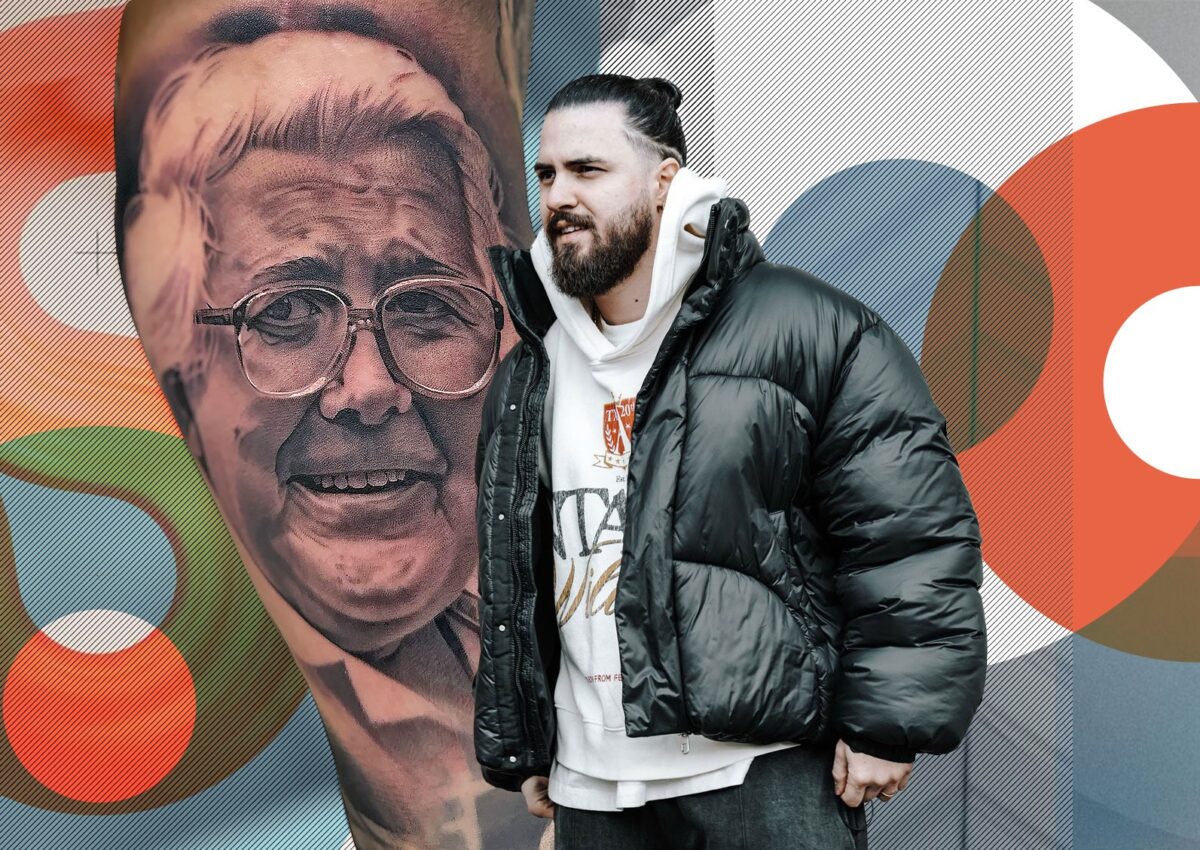Imagine Stire Și-a tatuat pe braț chipul medicului care i-a salvat viața în copilărie. ”Îngerul copiilor” l-a operat de o tumoare la plămâni când avea 3 ani. ”Nu găsisem pe nimeni care să…” | 2review.ro