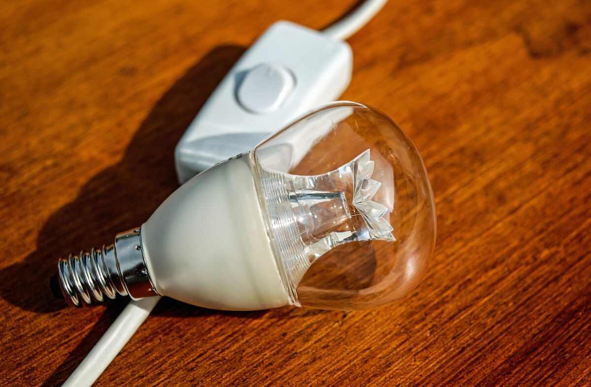 Anunț pentru toți clienții PPC, Hidroelectrica, E.ON sau Engie. Serviciul gratuit oferit de ANRE pentru a face economie la bani