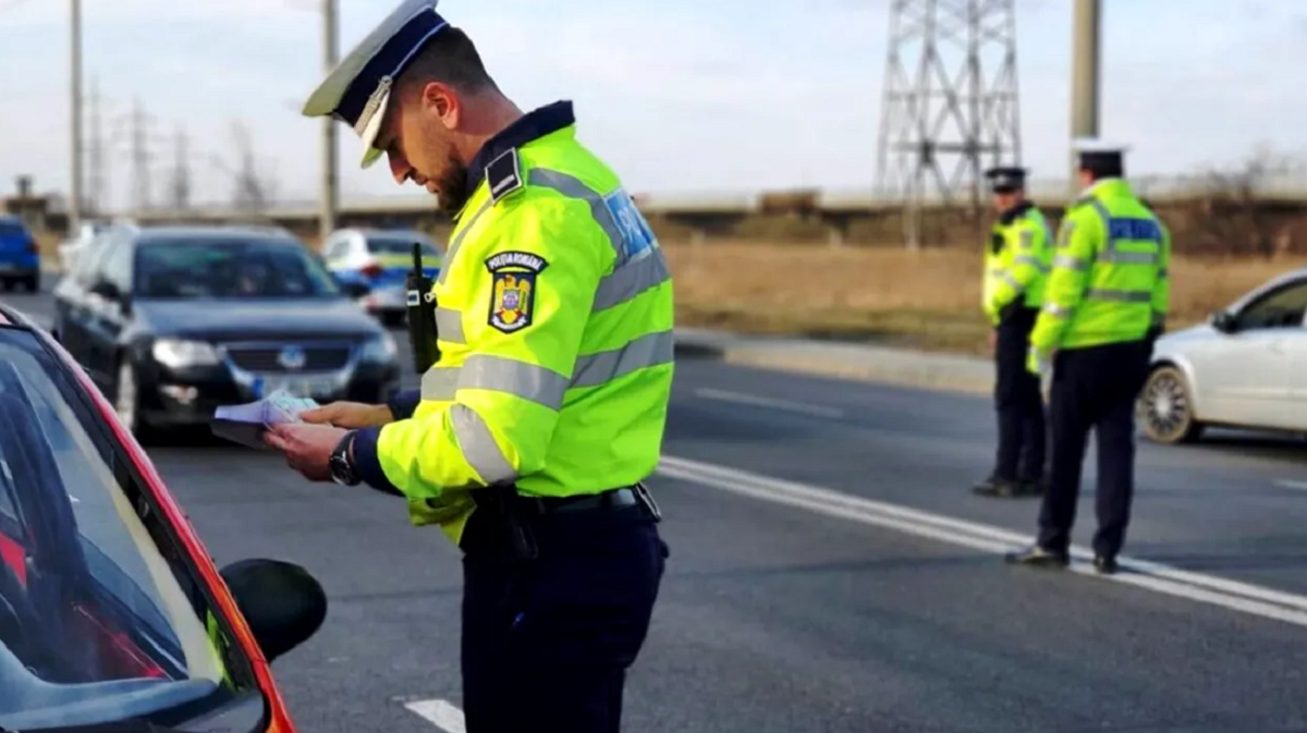 Imagine Stire Ce trebuie să ai obligatoriu în mașină, în România. Greșeala care te poate costa scump | 2review.ro