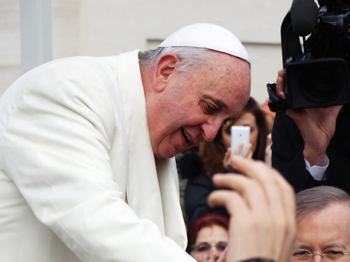 Obiectul care a PREZIS moartea Papei Francisc: indică exact vârsta și ora la care a murit! Coincidență bizară sau…?!