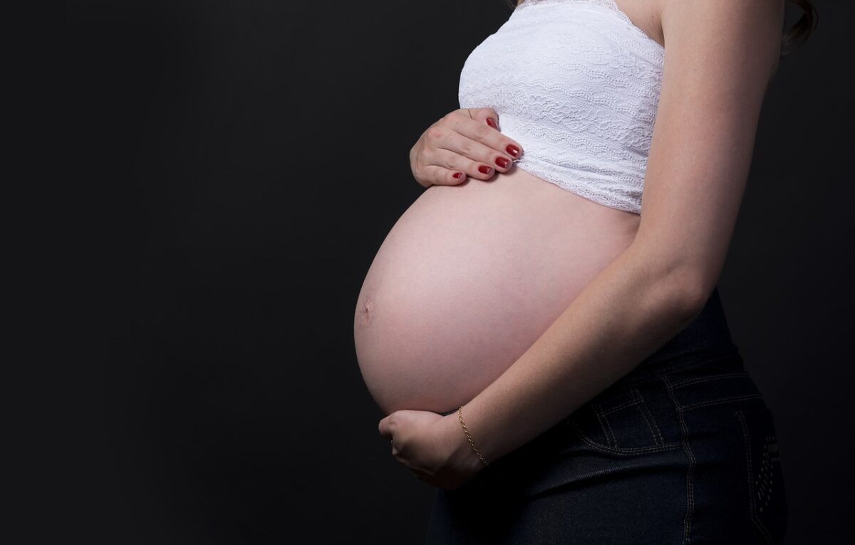 Este însărcinată la 48 de ani! Vedeta din România a făcut anunțul: „Sper să pot să duc sarcina până la capăt”