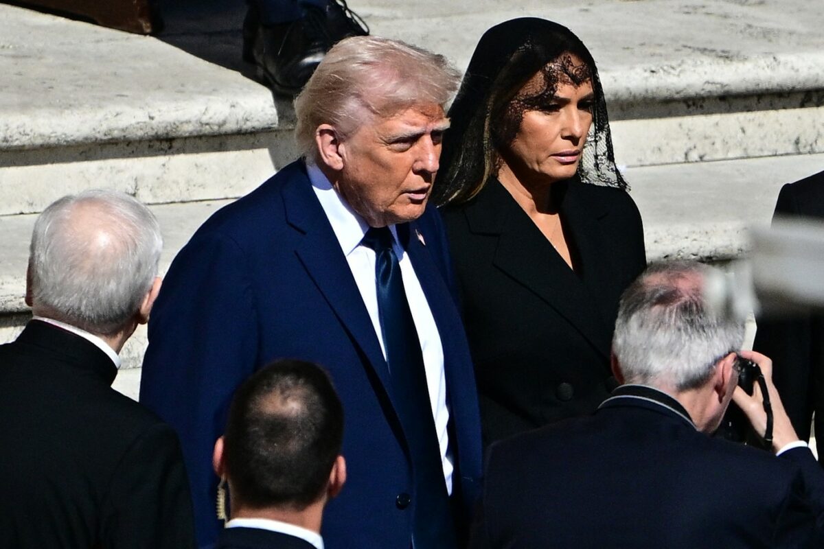 Melania Trump își „serbează” aniversarea la înmormântarea Papei Francisc. Ce gest va face Donald Trump pentru a o „împăca”