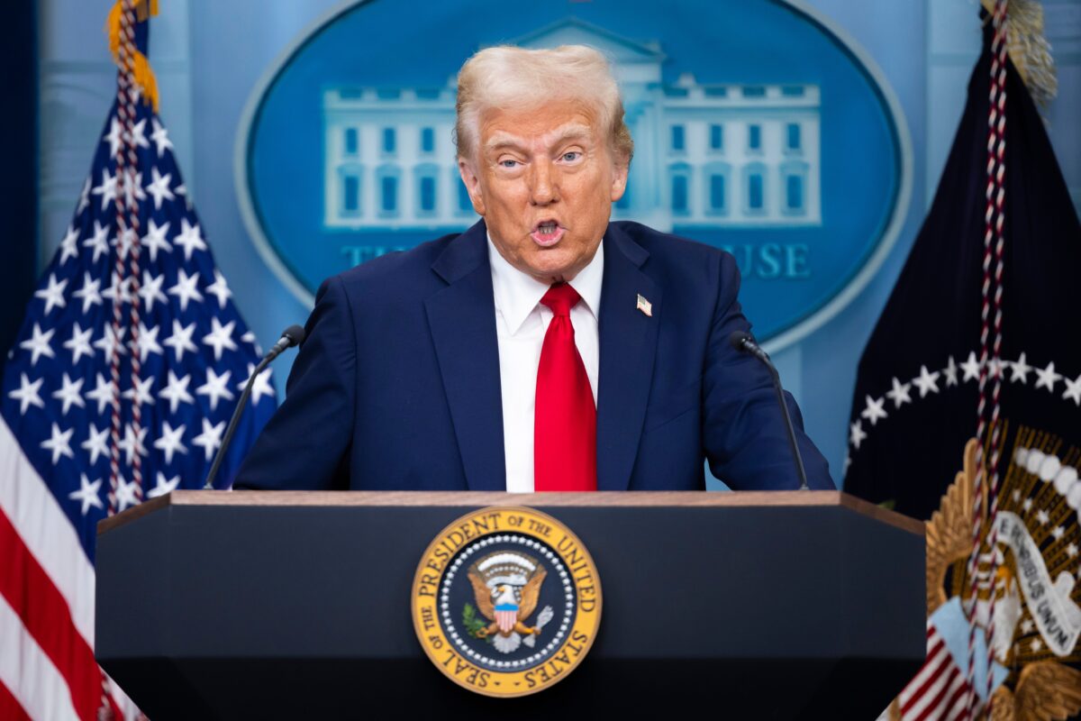 Greșeală ciudată a președintelui SUA. Donald Trump l-a sunat din greșeală pe un general în rezervă, iar apoi și-a ieșit din fire