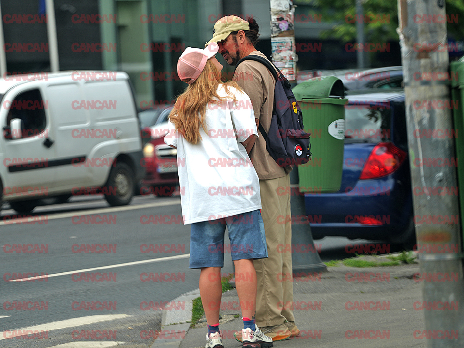 Delia și soțul ei, Răzvan Munteanu, sătururi la semafor.