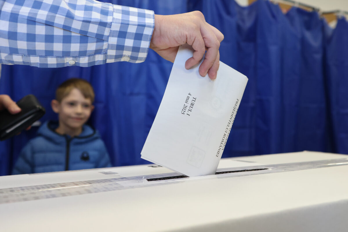 Cum arată buletinele de vot? BEC a publicat modelul pentru turul 2 al alegerilor prezidențiale