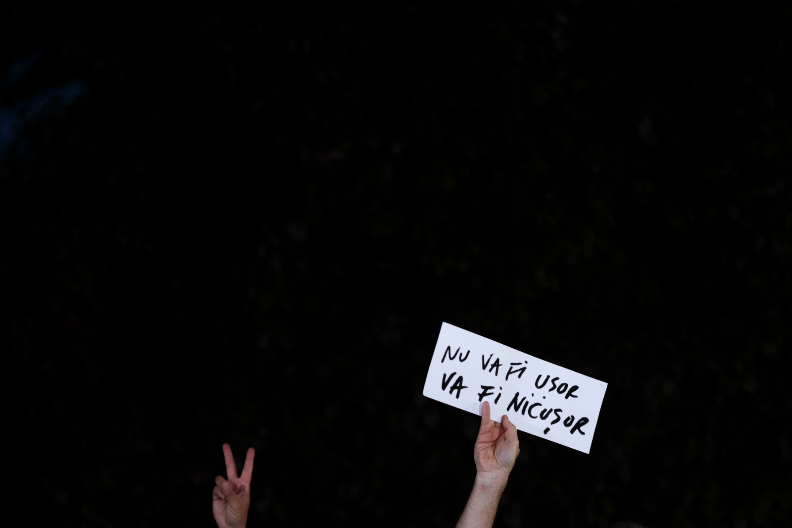 Mesajul viral al nopții pentru Nicușor Dan. sursa foto: Inquam Photos / Octav Ganea