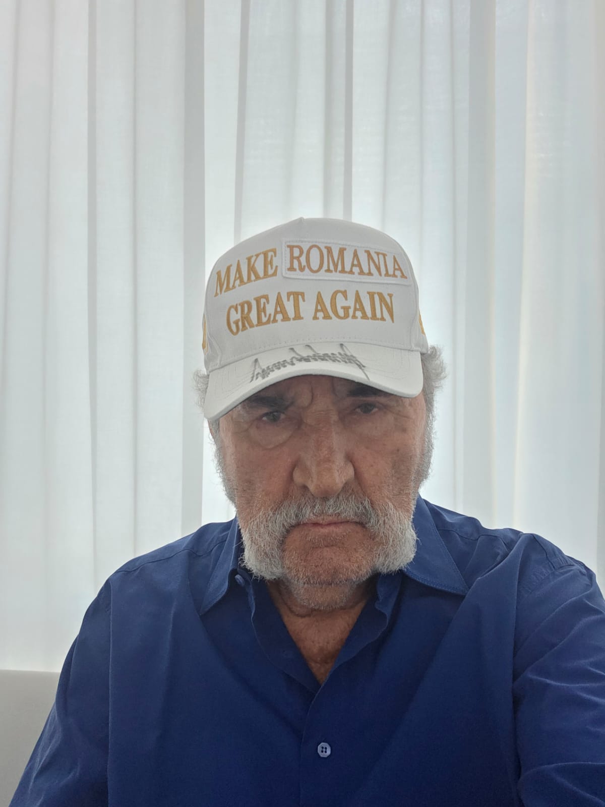 Ion Țiriac merge la vot cu șapca primită de la Donald Trump