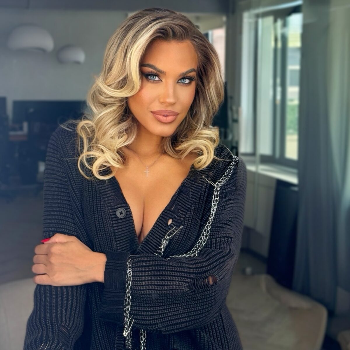 Artista vrea să facă nuntă în termenii și condițiile sale