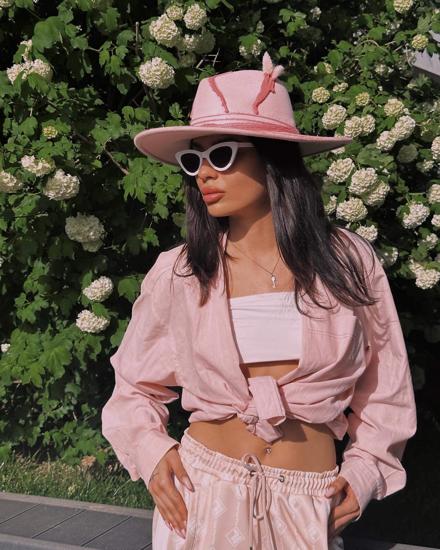 Calina, fata Catincăi Roman, a mai distrus un apartament. sursă - social media