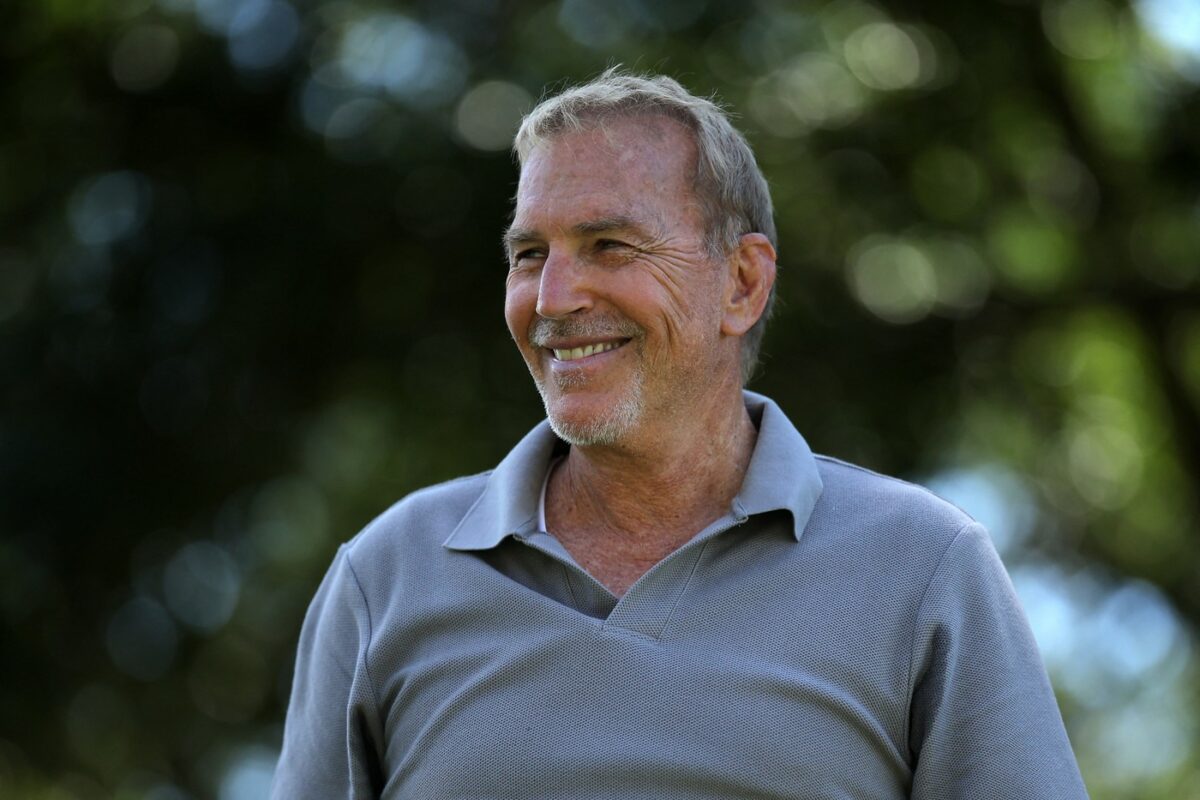 Kevin Costner vine la București! Care este scopul și durata vizitei
