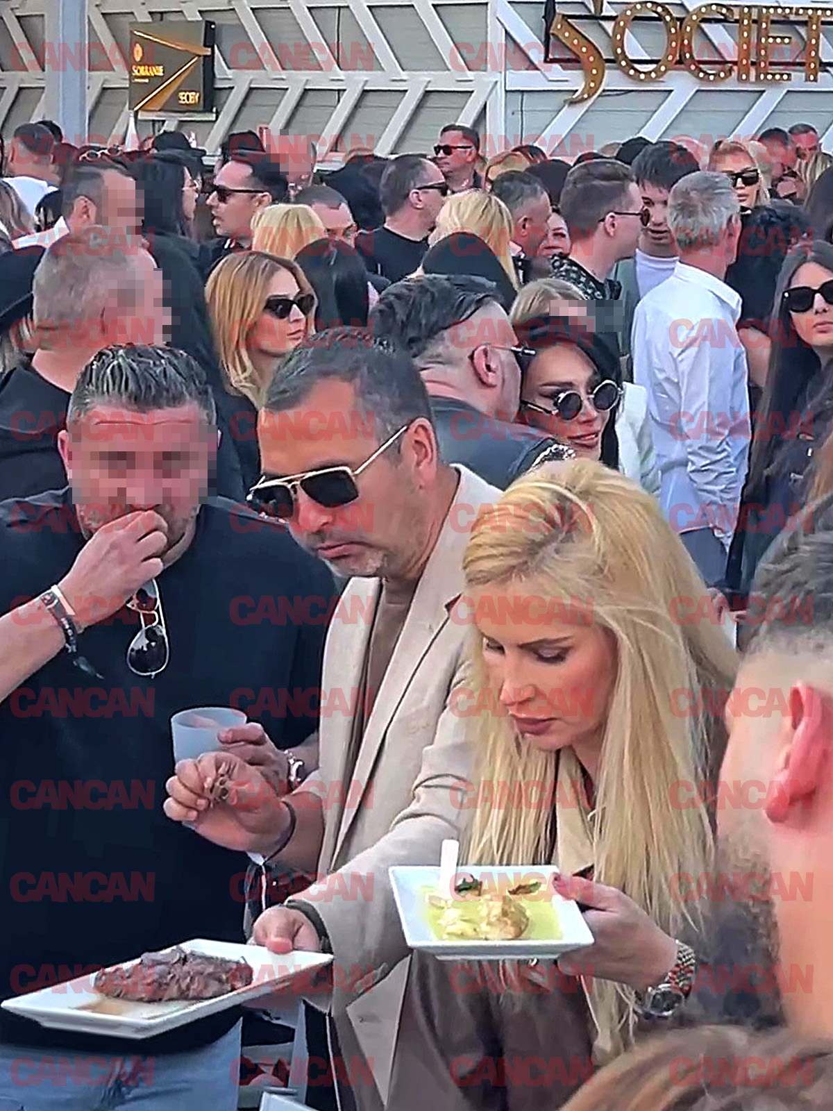 Andreea Bănică și Lucian Mitrea înfulecă de zor la Loft