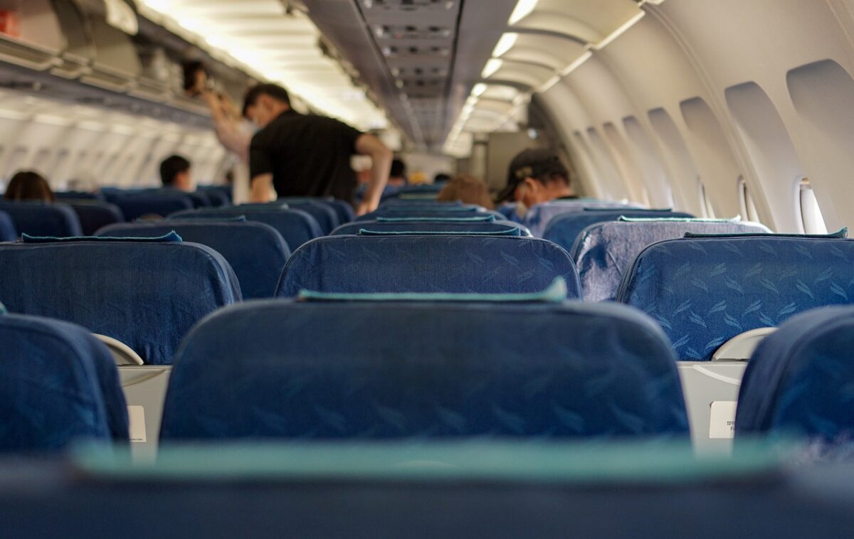 Care sunt cele mai sigure locuri dintr-un avion, potrivit specialiștilor! Supraviețuitorul catastrofei din India era așezat pe locul 11 A