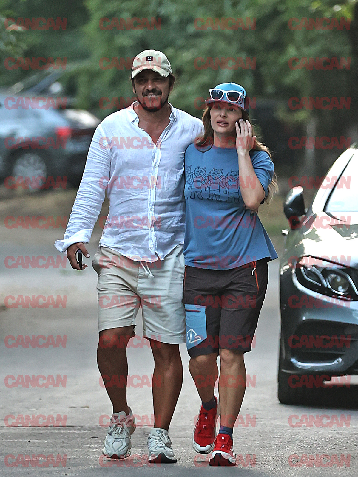 Delia și soțul ei, nedezlipiți, la o plimbare în parc