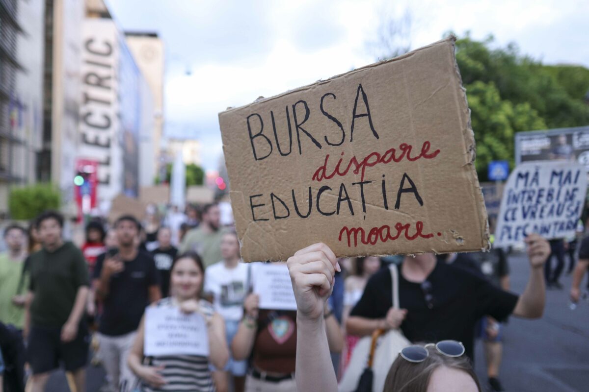 S-au majorat bursele! Cine va încasa suma de 3.700 de lei din anul școlar 2025-2026