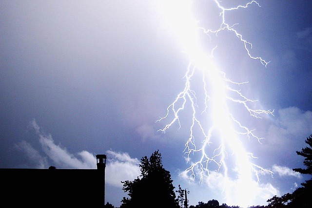 BREAKING! A început furtuna la 15:28. S-a emis Ro-ALERT! Evitați deplasările