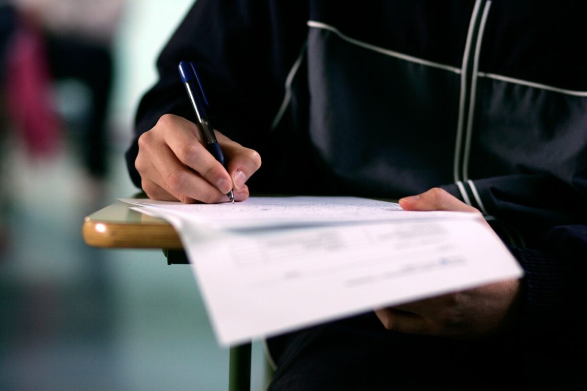 Bacalaureat 2025 | Rezolvarea subiectelor de fizică de astăzi + baremul de corectare