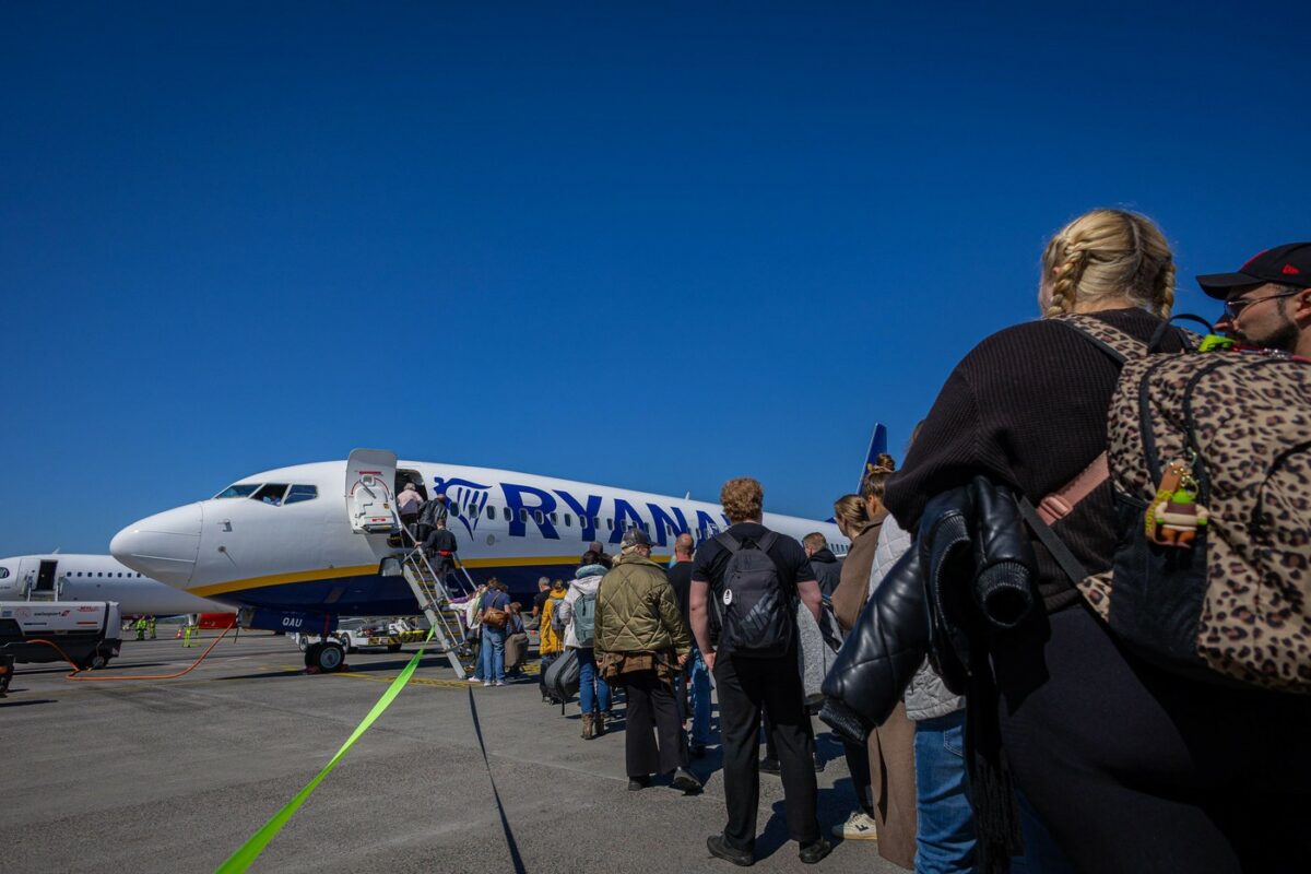 Amenzi pentru pasagerii Ryanair! Cine va fi taxat cu o sumă colosală în timpul zborului