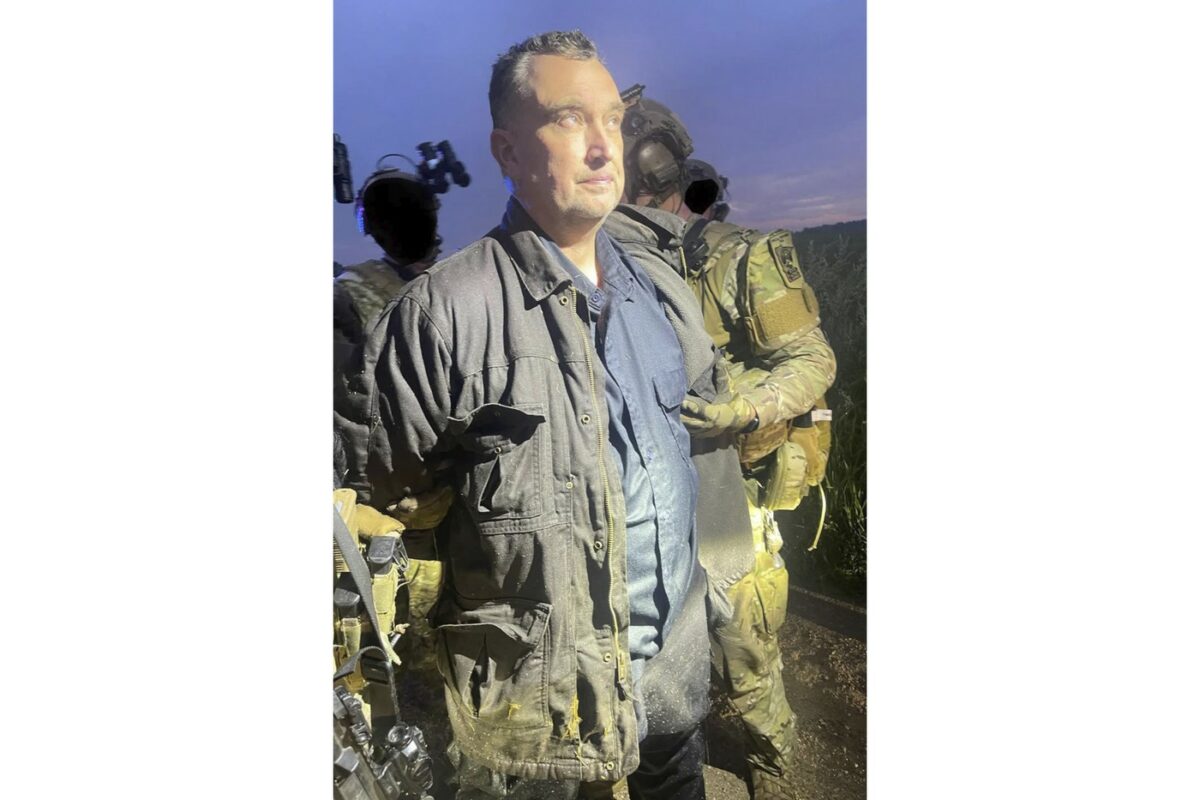 Imagine Stire Bărbatul suspectat că a împușcat doi congresmeni din Minnesota a fost arestat. Ce pedeapsă poate primi pentru faptele sale | 2review.ro