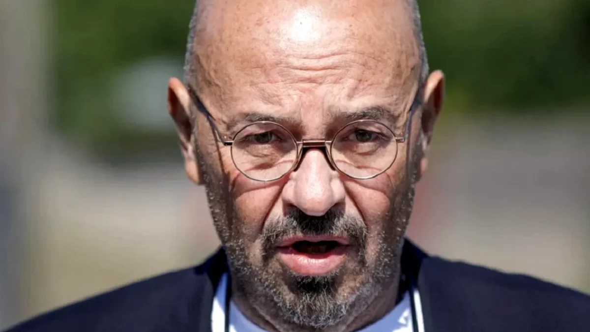 Ultima descoperire șoc a lui Piedone, înainte să fie demis: ”A înflorit salcâmul în bucătărie!”