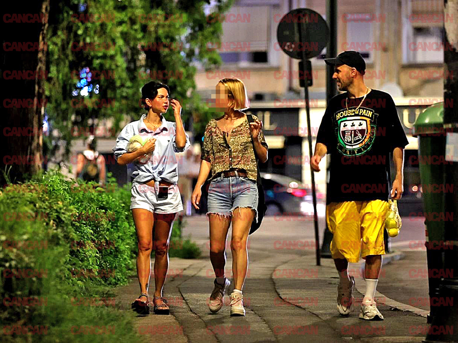 Artista și-a amuzat iubitul și amica 