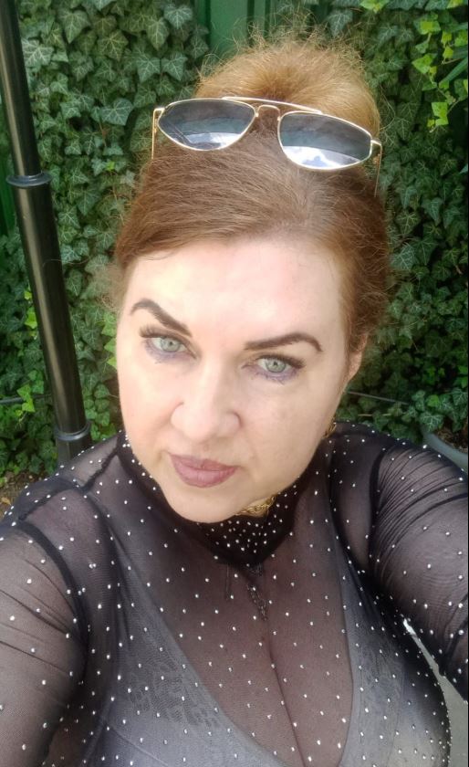 Frumoasa interpretă a rămas surprinsă de propunerea preotului