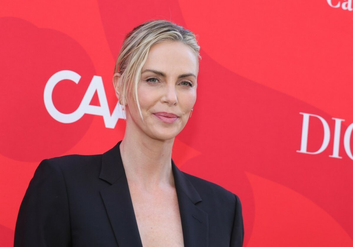 Imagine Stire Ce s-a întâmplat în noaptea în care mama lui Charlize Theron și-a împușcat mortal soțul. Actrița a fost martoră | 2review.ro