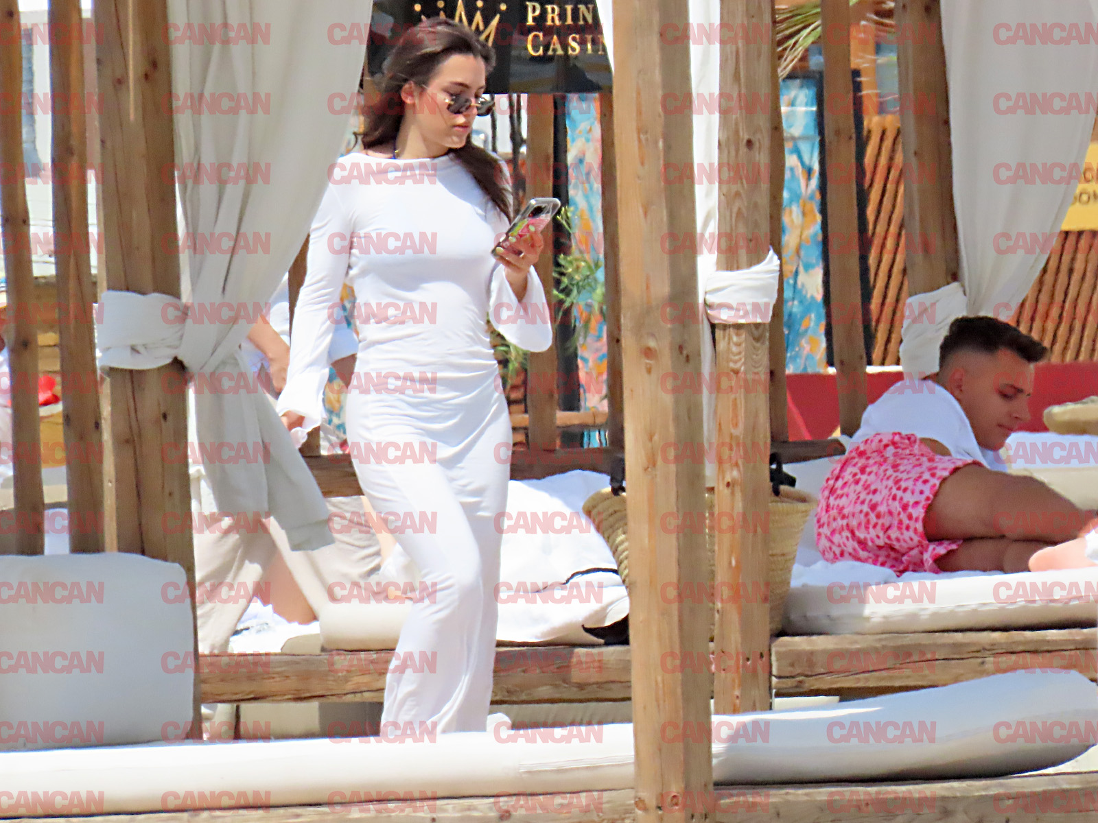 Alexia Eram și Toonghi s-au relaxat la mare, după weekendul furtunos de care au avut parte săptămâna trecută