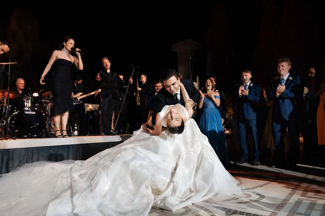 Nunta fastuoasă a româncei a ajuns în paginile Vogue. sursă - German Larkin, British Vogue