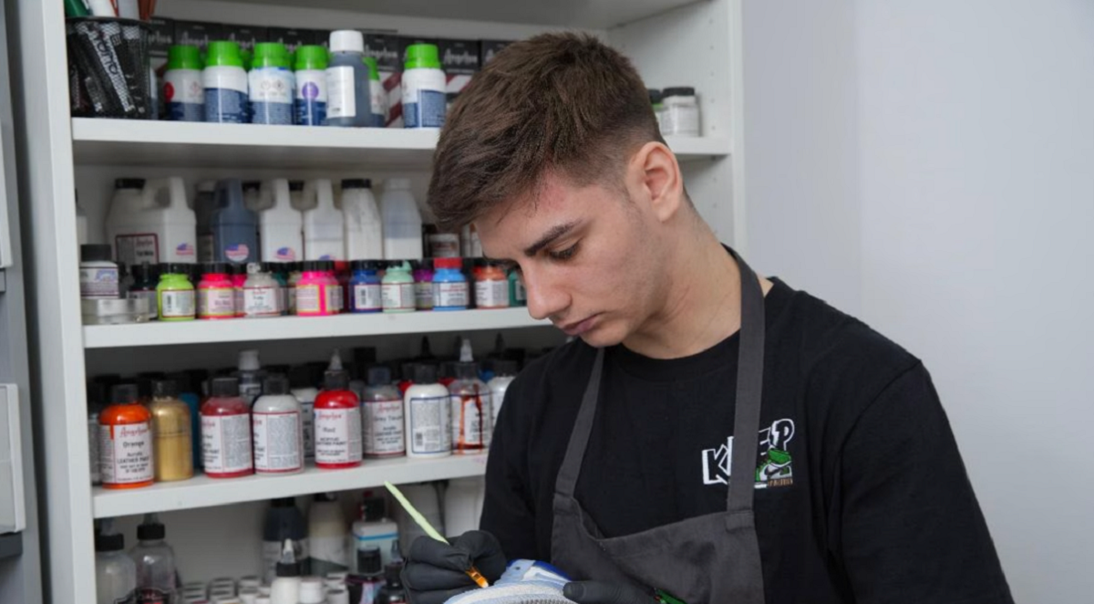 Mlademu podjetniku Mihaju Tudoracheju uspelo s predelavo oblačil