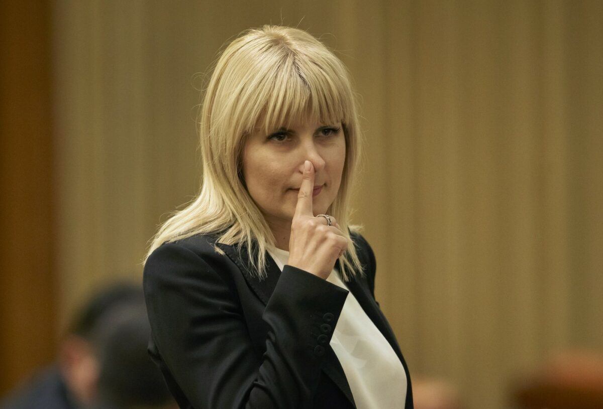Ce vești a primit Elena Udrea: cu un ochi râde și cu altul plânge în hohote! Ce sumă COLOSALĂ de bani e la mijloc