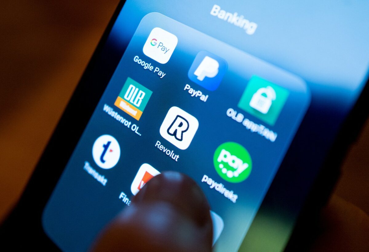 Clienții Revolut pot rămâne fără cont și bani! Este oficial: autoritățile au pus piciorul în prag