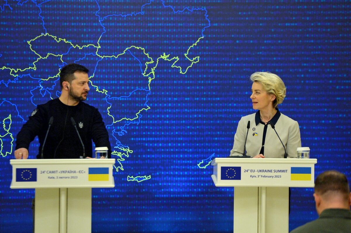 EU zamrznila finančno pomoč Ukrajini zaradi spornih ukrepov Zelenskega