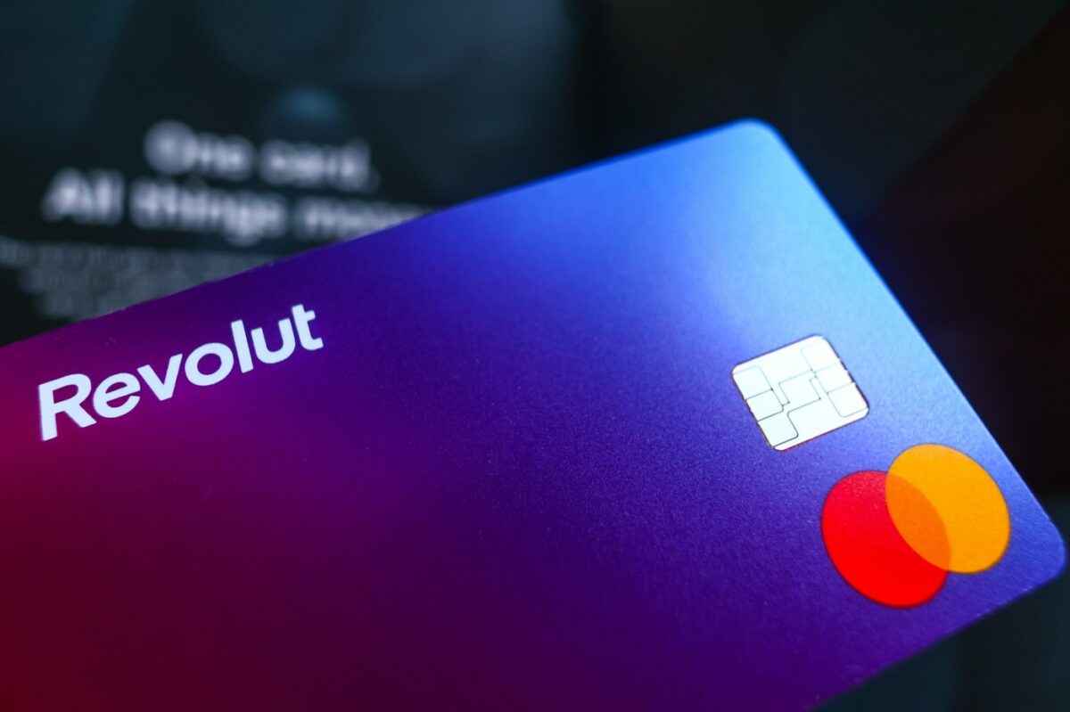 Ai Revolut? Noile reguli care te pot lăsa fără cont