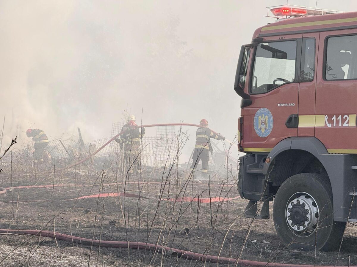 Incendiu puternic în București! A fost emis mesaj RO-ALERT