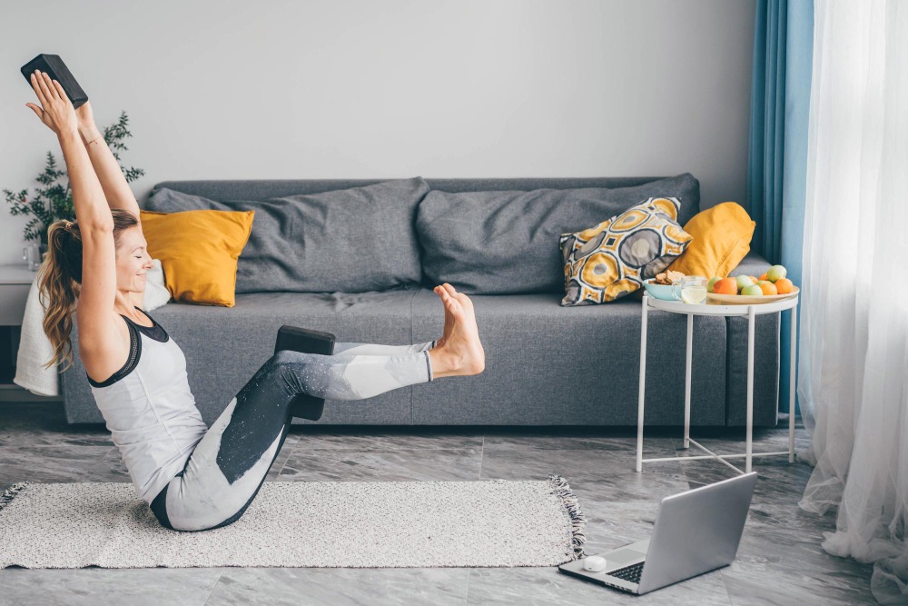 7 greșeli frecvente când te antrenezi acasă (și cum să le eviți pentru rezultate mai bune)