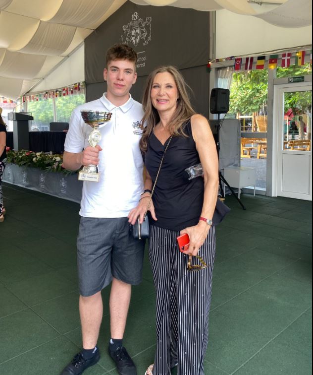 Albert, fiul creatoarei de modă, va studia în Anglia