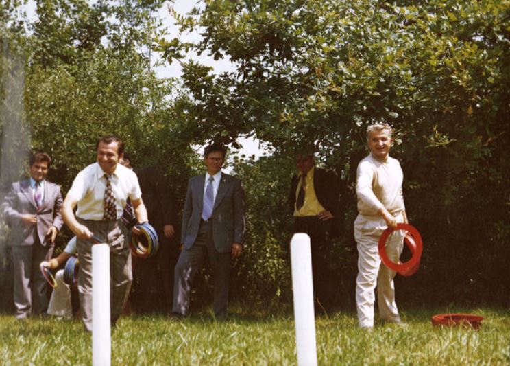 Ce relație a avut Ion Iliescu cu Elena Ceaușescu, de fapt. S-a aflat ce sacrificii a făcut soția lui Nicolae Ceaușescu pentru el