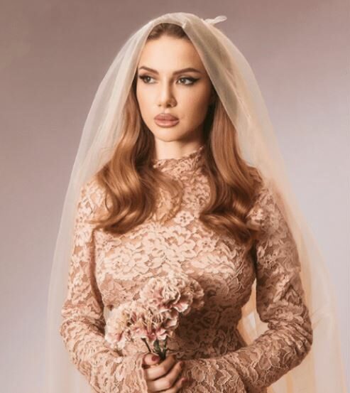 Otilia Bilionera va avea două rochii de mireasă, una turcească, cealaltă românească