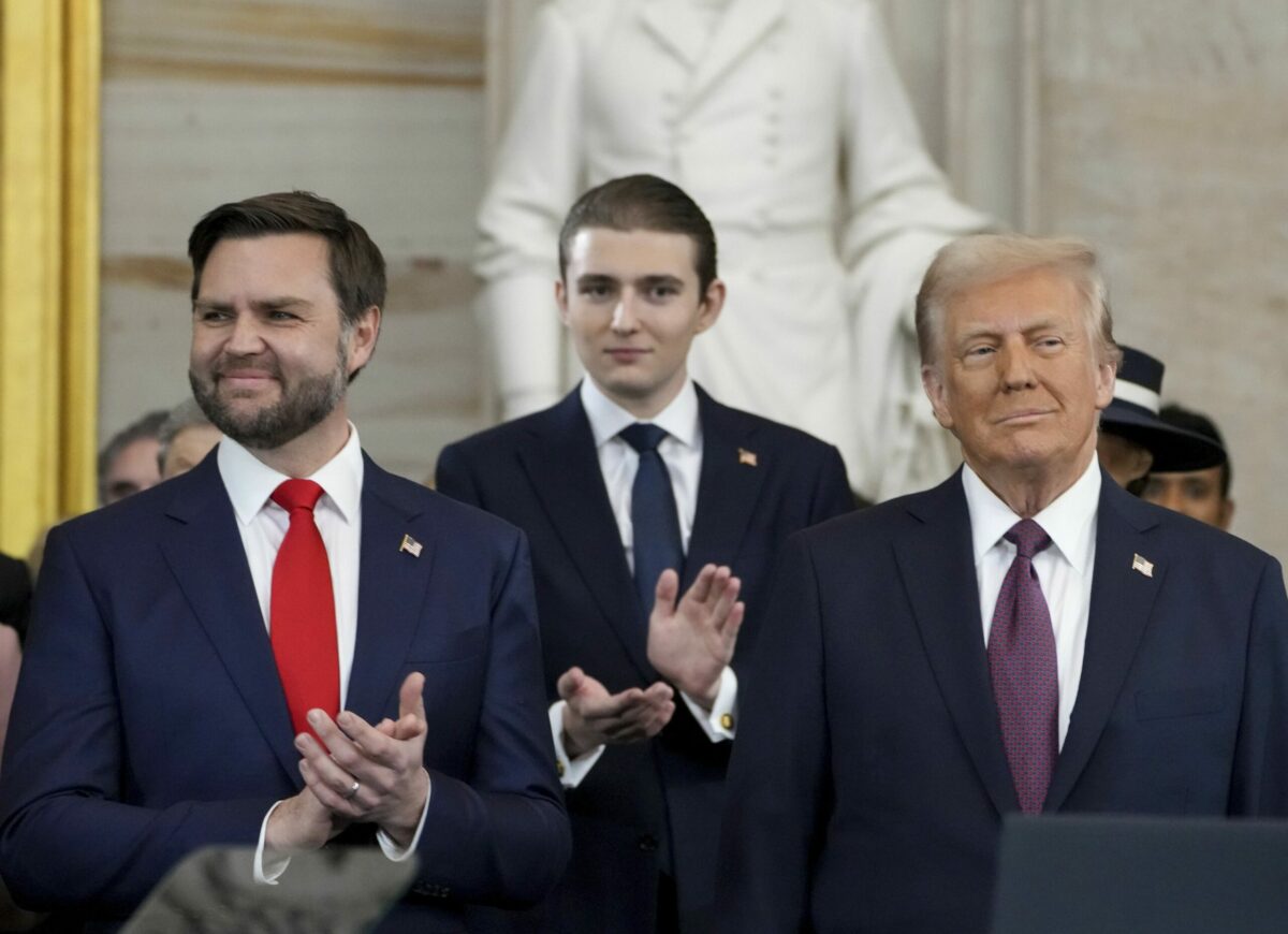 Imagine Stire La doar 19 ani, fiul lui Trump are planuri serioase de afaceri. Cu ce se va ocupa compania înființată de el | 2review.ro