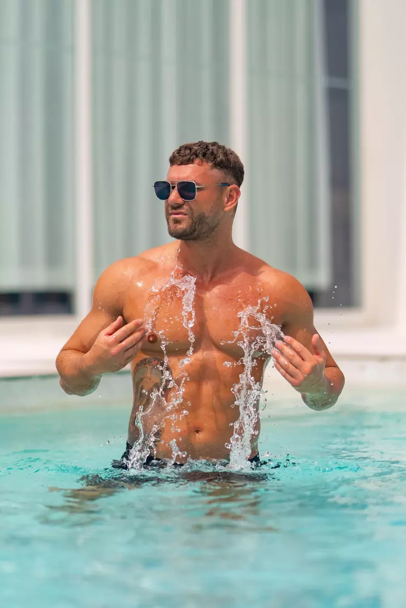 Mattia şi Liviu Trif, senzaţii tari în dormitor, iar finalul… Ispitele masculine de la Insula iubirii şi-au făcut de cap după terminarea fimărilor