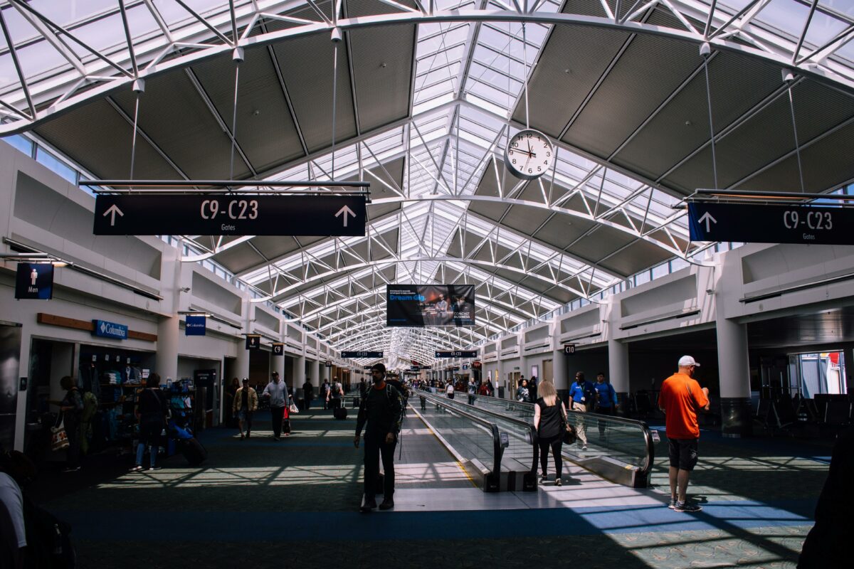 Cât a ajuns să coste un sendviș în Aeroportul Otopeni, la finalul verii 2025. E mai scump ca la un restaurant gourmet