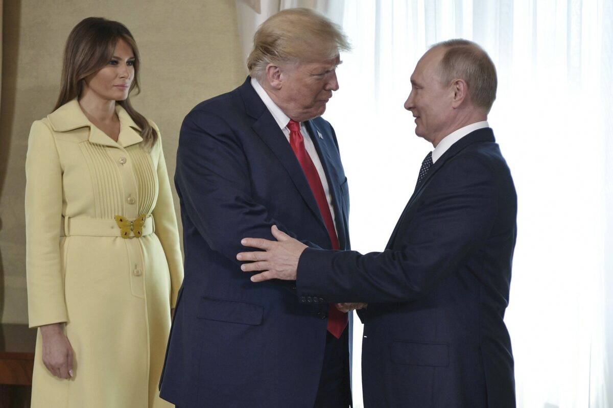 Ce i-a scris Melania Trump lui Vladimir Putin. Președintele rus a citit scrisoarea de față cu toată lumea